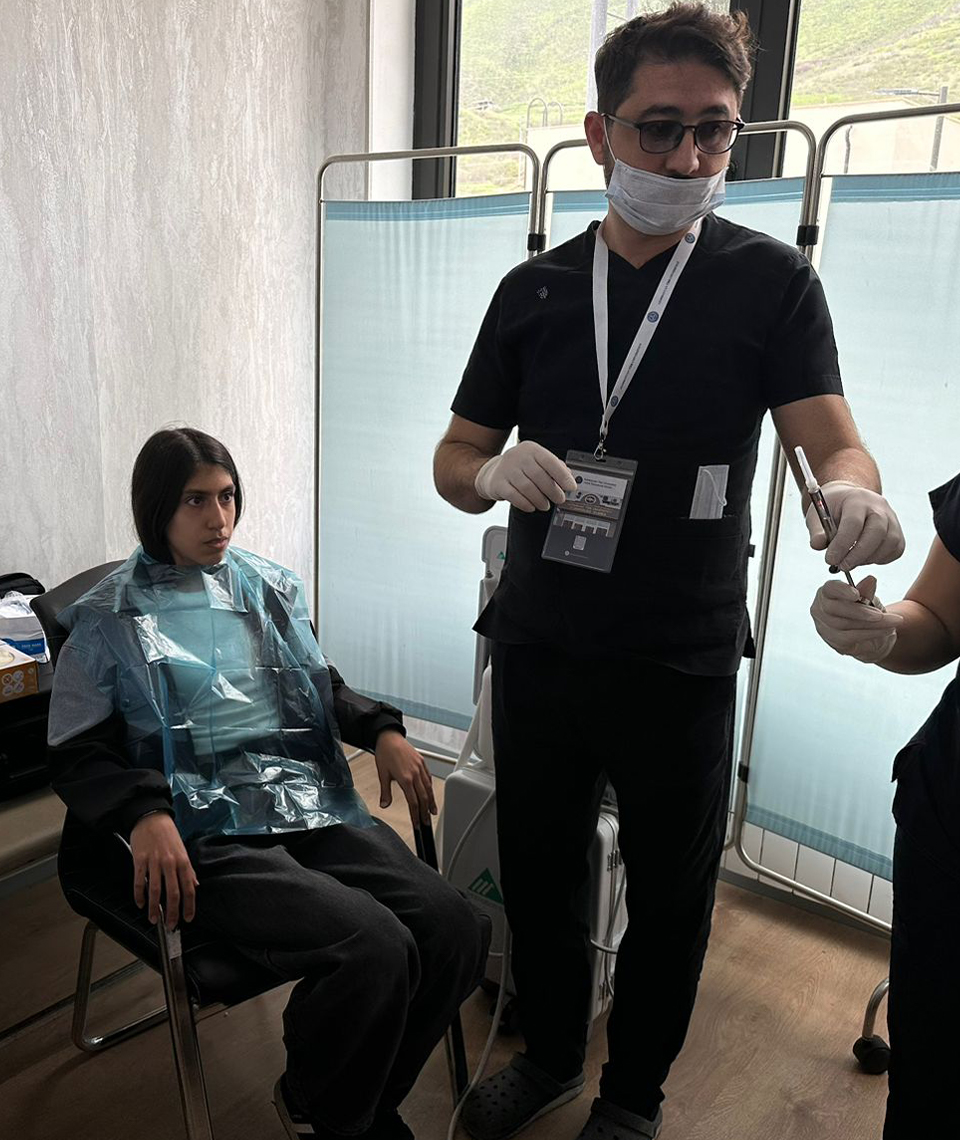 Ağdərədə “Böyük Qayıdış” çərçivəsində ilk dəfə portativ stomatoloji qurğu tətbiq edilib (FOTO)