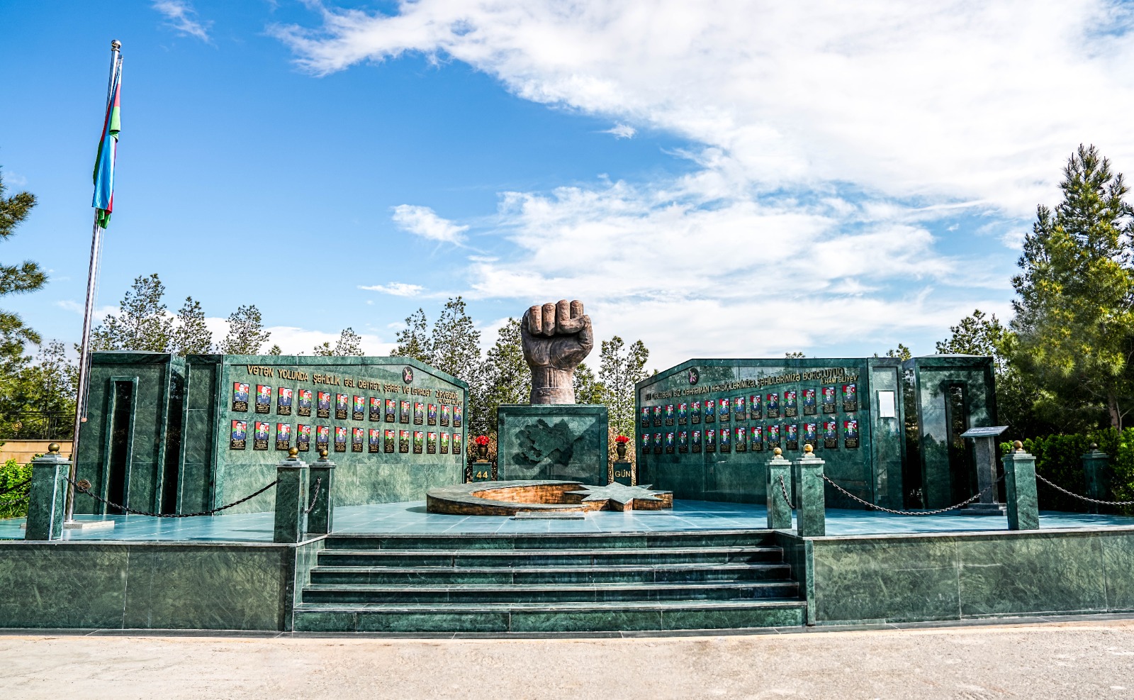 DSX-nin elit hərbçilərinə beret verildi (FOTO)