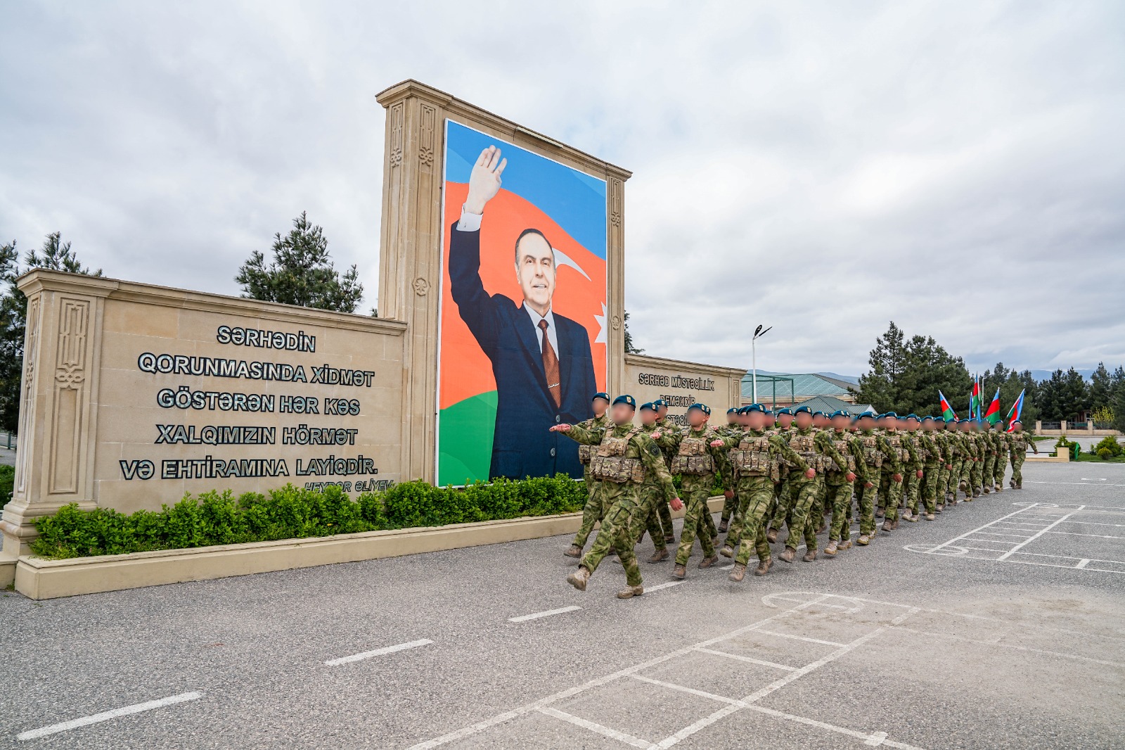 DSX-nin elit hərbçilərinə beret verildi (FOTO)