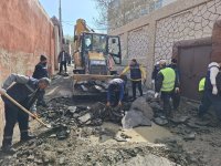 Keşlə qəsəbəsində yağışdan sonra yaranan fəsadlar aradan qaldırılır (FOTO)