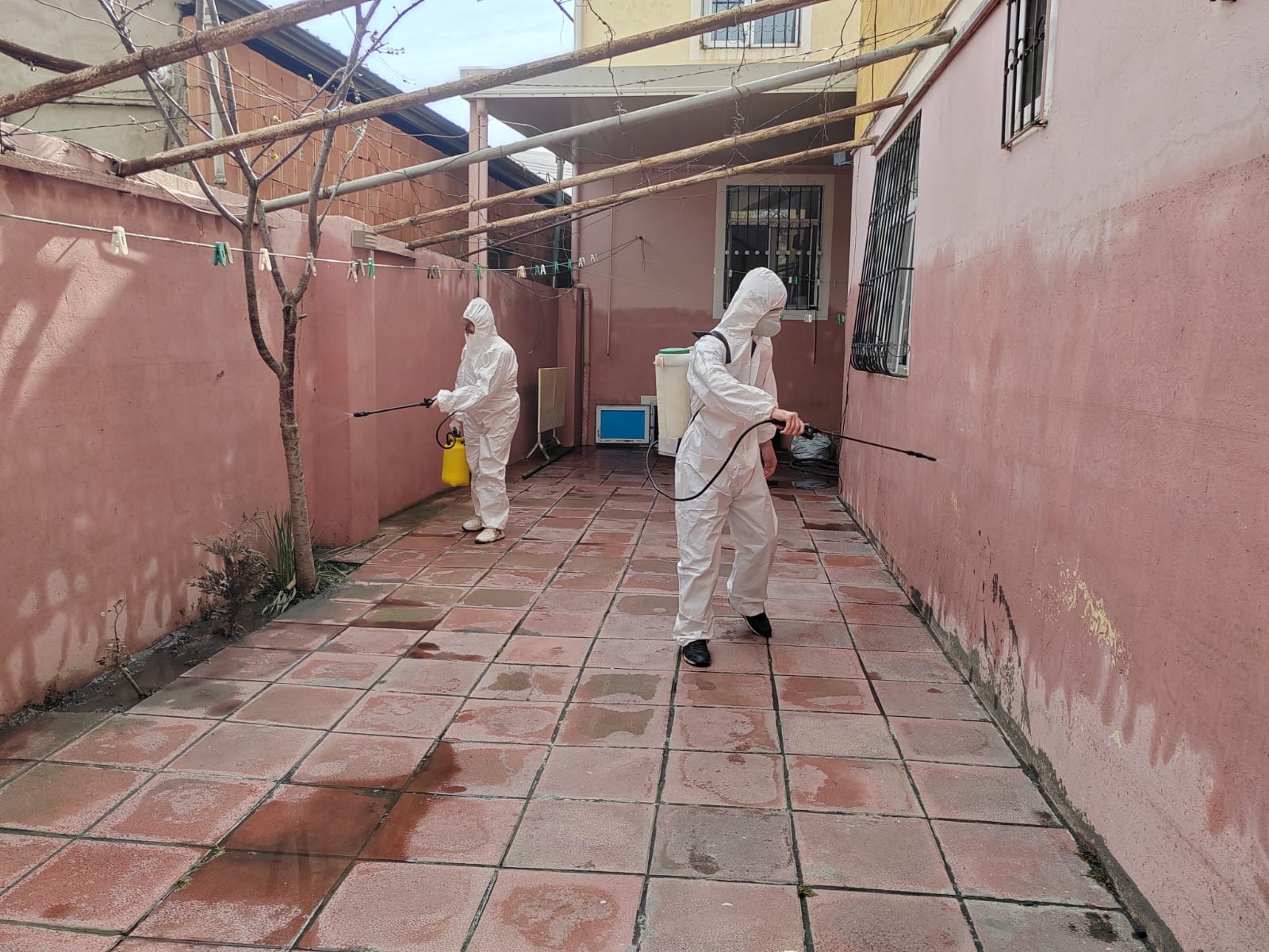 Keşlə qəsəbəsində yağışdan sonra yaranan fəsadlar aradan qaldırılır (FOTO)