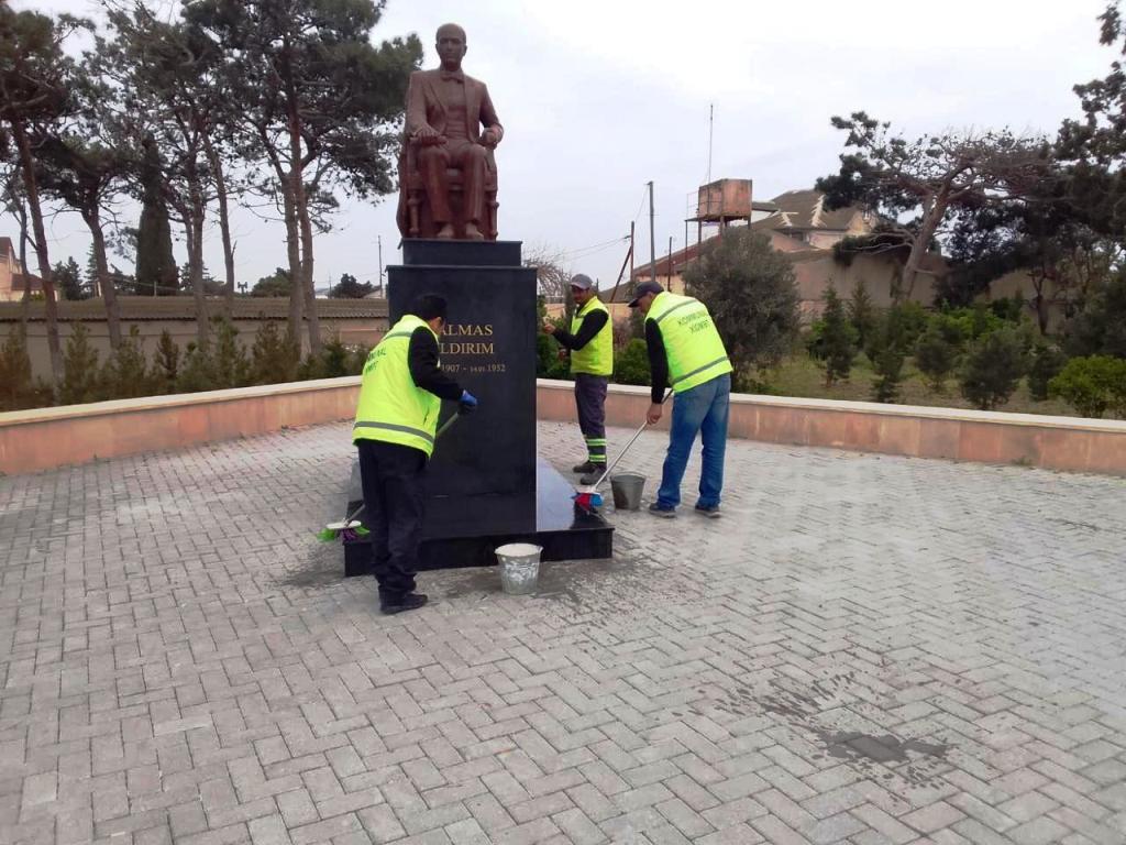 Paytaxt küçələri yuyulub (FOTO)