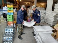 Torpaq sürüşməsi nəticəsində avtomobil yolunun sıradan çıxdığı Qonaqkəndə ərzaq göndərilib (FOTO/VİDEO)