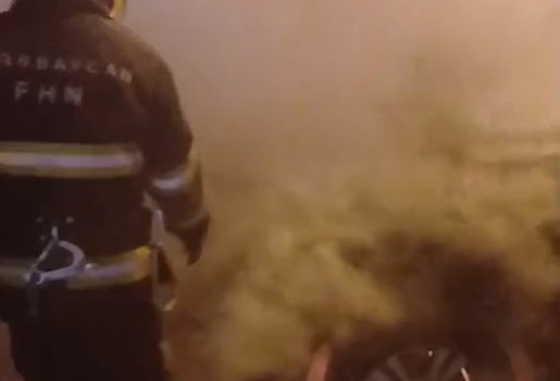 Bakıda avtomobildə yanğın baş verib (VİDEO)