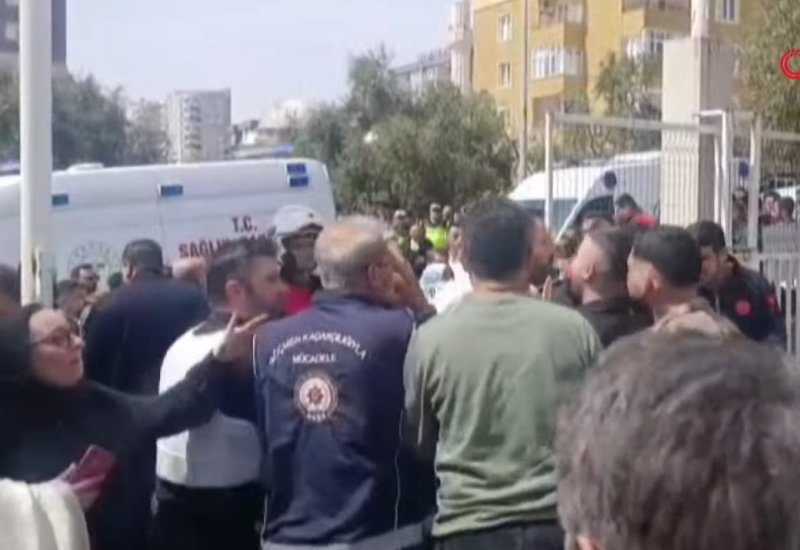 Türkiyənin daha bir məktəbində silahlı insident: 4 ölü, 20 yaralı