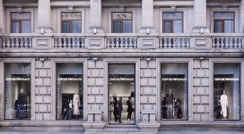 Emporio Armani Bakıda yenilənmiş mağazasını və yaz-yay 2026 kolleksiyasını təqdim etdi (FOTO)