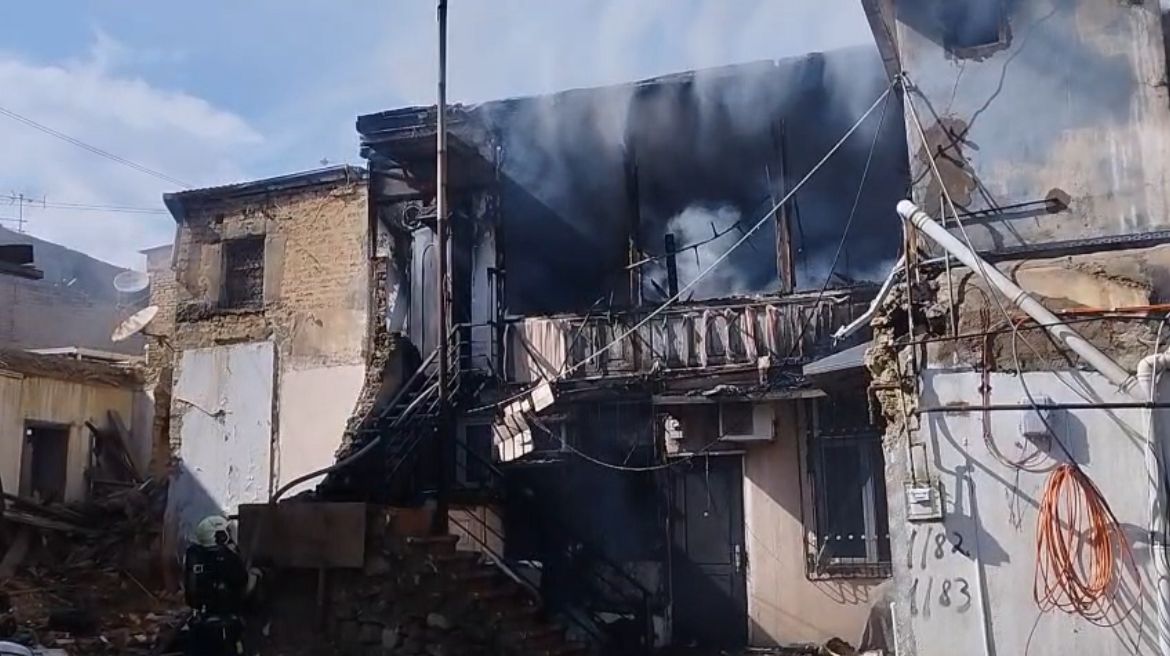 Bakının mərkəzində yanğın söndürülüb (FOTO/VİDEO) (YENİLƏNİB)