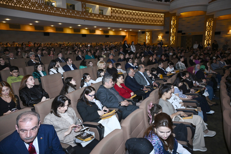 Leyla Əliyeva və Alena Əliyeva “Mən, Lalə, bir də Şerlok Holms 2” filminin ikinci mövsümünün təqdimat mərasimində iştirak ediblər (FOTO)