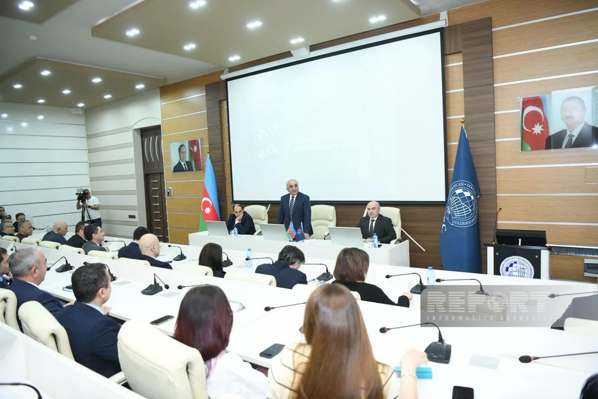 "Azərbaycan iqtisadiyyatının investisiya absorbsiyası" kitabının təqdimat keçirilib (FOTO)