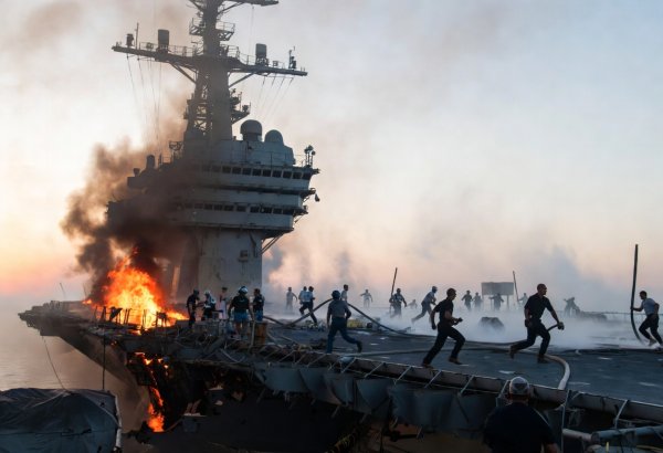 ABŞ aviadaşıyıcısında yanğın baş verib