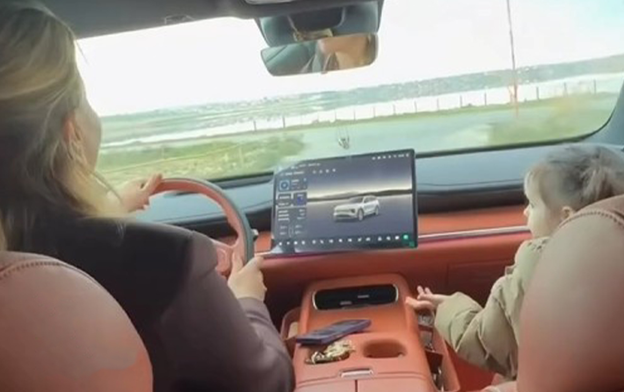 Abşeronda qadın sürücü azyaşlının həyatını təhlükəyə atdı (VİDEO)