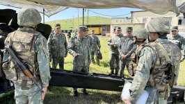 Müdafiə Nazirliyinin rəhbərliyi azad olunmuş ərazilərdə xidmət edən şəxsi heyətlə görüşüb (FOTO)