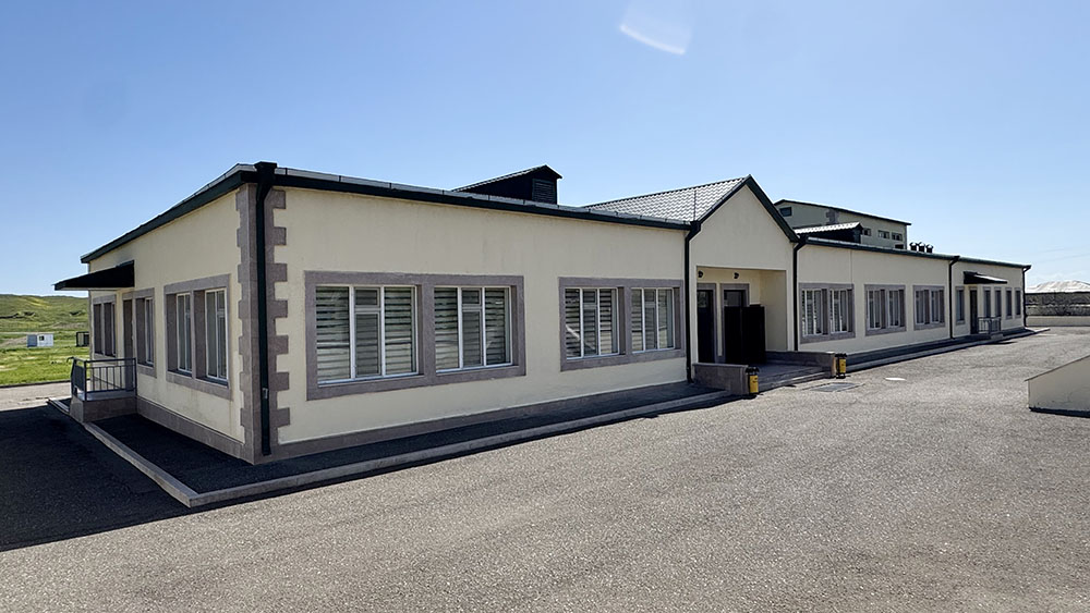 Müdafiə Nazirliyinin rəhbərliyi azad olunmuş ərazilərdə xidmət edən şəxsi heyətlə görüşüb (FOTO)