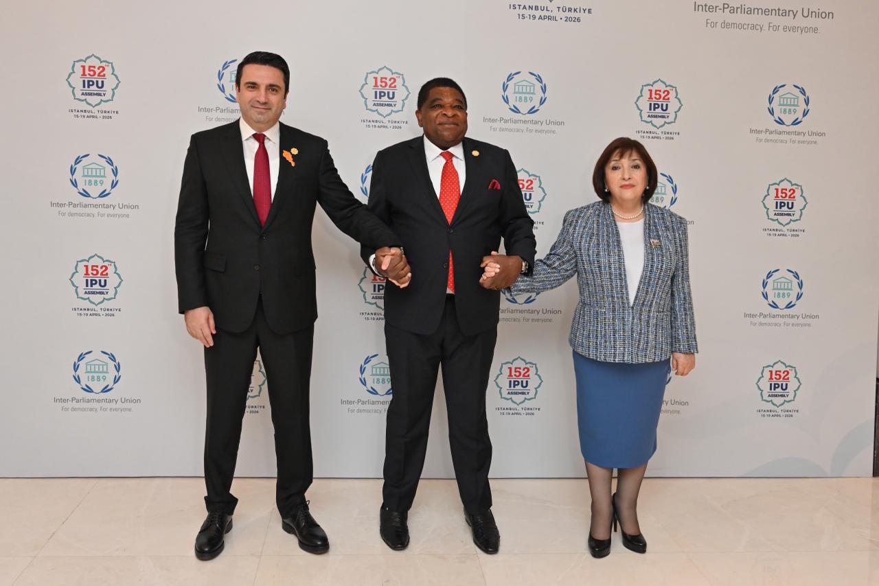 Azərbaycan və Ermənistan parlament sədrləri İstanbulda görüşüblər (FOTO)