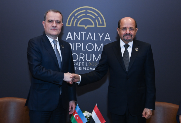 Ceyhun Bayramov Antalyada yəmənli həmkarı ilə görüşdü