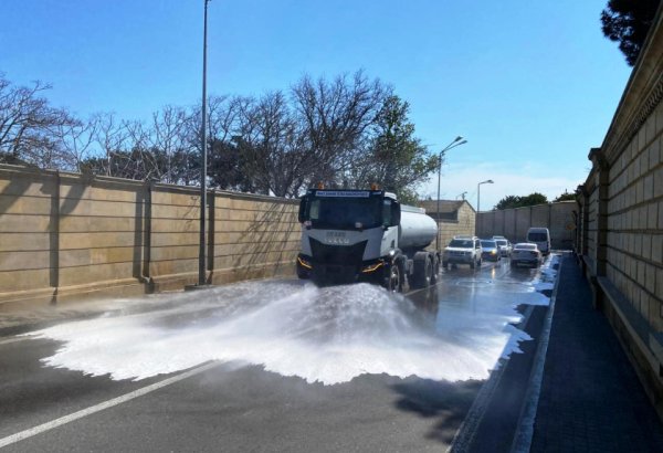 Bu gün paytaxtda 556 küçə yuyulub (FOTO)