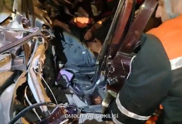 Mehdiabadda ağır qəza: avtomobildə sıxılan sürücü xilas edildi (VİDEO)