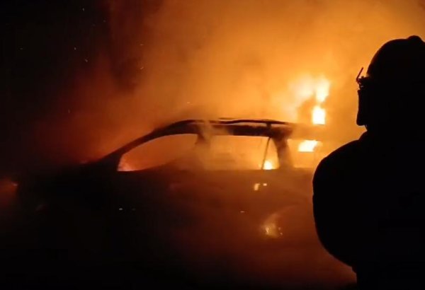 Ağdamda minik avtomobili yanıb