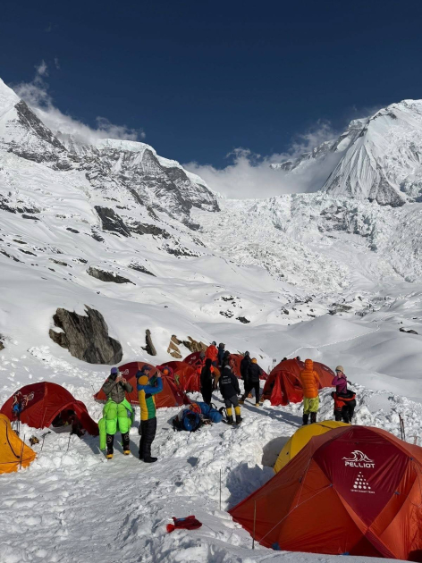 Azərbaycanlı alpinist 9-cu yüksək zirvəni fəth edib (FOTO)