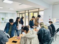 ADA Universitetinin ingilis dili olimpiadası ölkənin müxtəlif bölgələrindən olan məktəbliləri bir araya gətirib (FOTO)