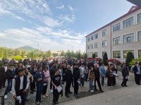ADA Universitetinin ingilis dili olimpiadası ölkənin müxtəlif bölgələrindən olan məktəbliləri bir araya gətirib (FOTO)