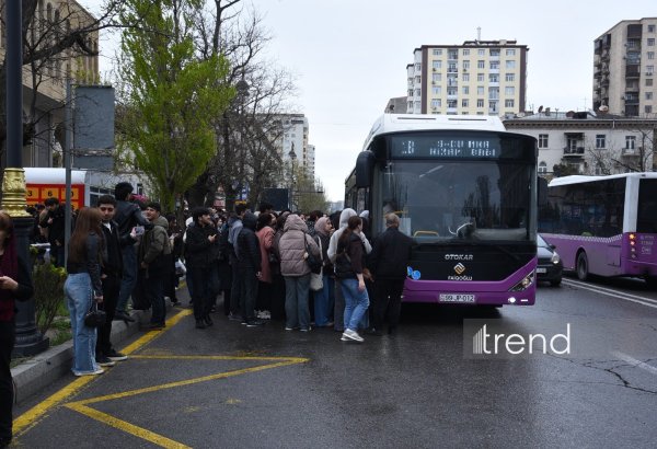 Metro nasazlığına görə xəttə əlavə avtobuslar buraxıldı (FOTO/VİDEO) (YENİLƏNİB)
