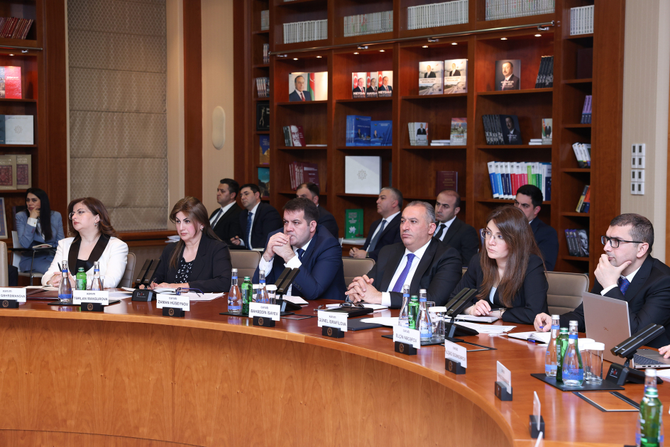 Kollegiya iclasında xəzinədarlıq və maliyyə nəzarəti sahəsində görülən işlər müzakirə olunub (FOTO)