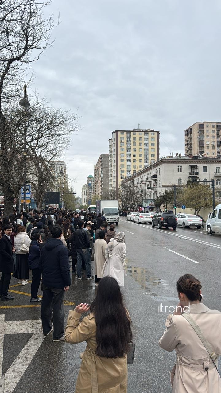 Metro nasazlığına görə xəttə əlavə avtobuslar buraxıldı (FOTO/VİDEO) (YENİLƏNİB)