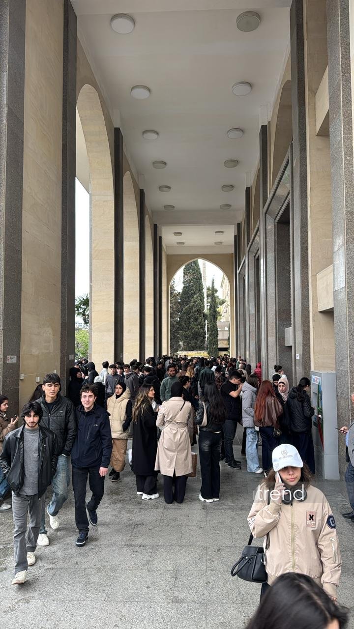 Metro nasazlığına görə xəttə əlavə avtobuslar buraxıldı (FOTO/VİDEO) (YENİLƏNİB)