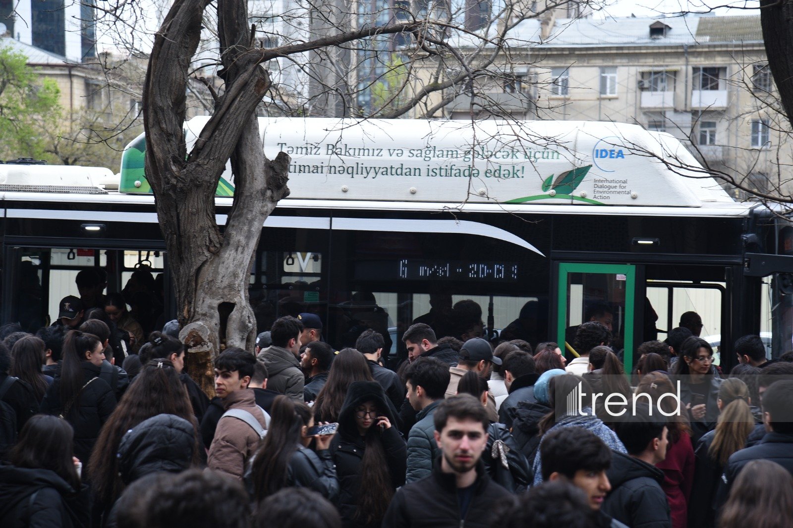 Metro nasazlığına görə xəttə əlavə avtobuslar buraxıldı (FOTO/VİDEO) (YENİLƏNİB)