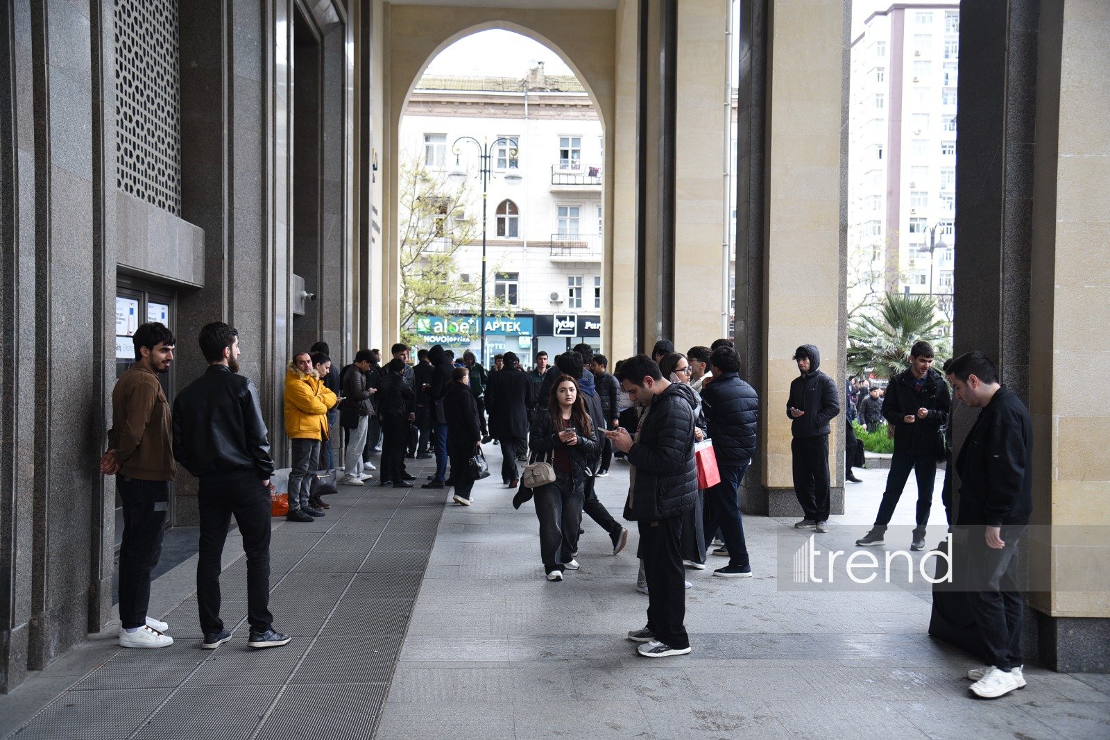 Metro nasazlığına görə xəttə əlavə avtobuslar buraxıldı (FOTO/VİDEO) (YENİLƏNİB)