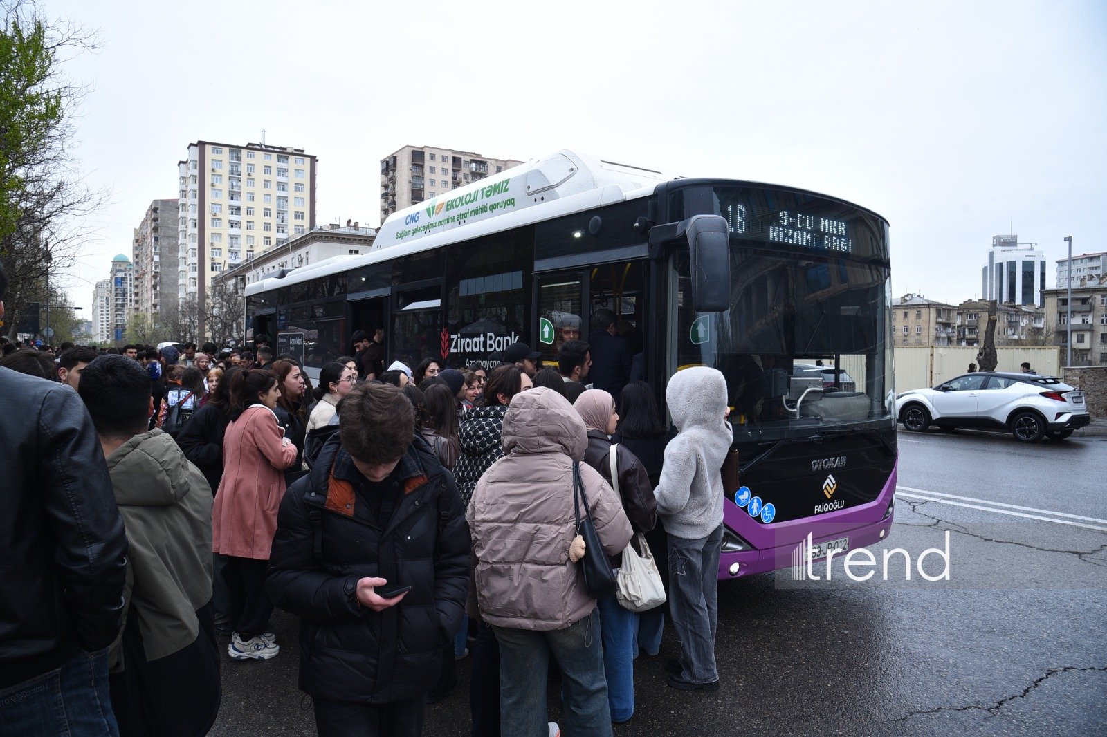 Metro nasazlığına görə xəttə əlavə avtobuslar buraxıldı (FOTO/VİDEO) (YENİLƏNİB)