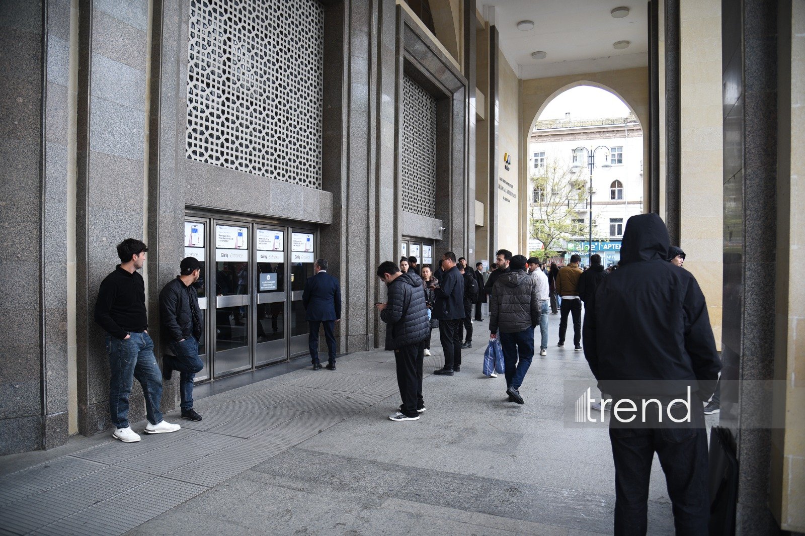 Metro nasazlığına görə xəttə əlavə avtobuslar buraxıldı (FOTO/VİDEO) (YENİLƏNİB)