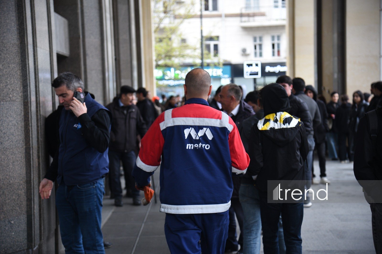 Metro nasazlığına görə xəttə əlavə avtobuslar buraxıldı (FOTO/VİDEO) (YENİLƏNİB)