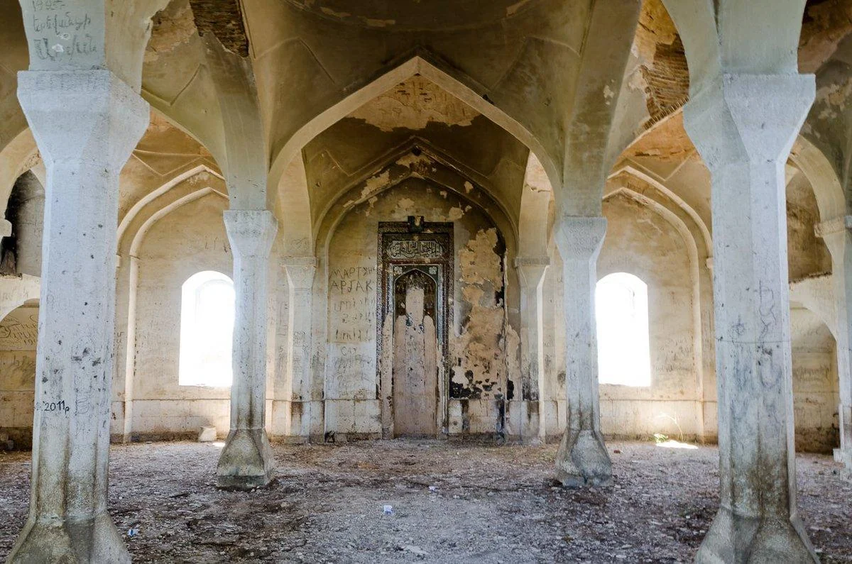Mədəni yaddaşın hədəfə alınması və tarixi reallıqlar: Ermənistanın dağıntı siyasəti fonunda Azərbaycanın əsaslandırılmış mövqeyi (FOTO)