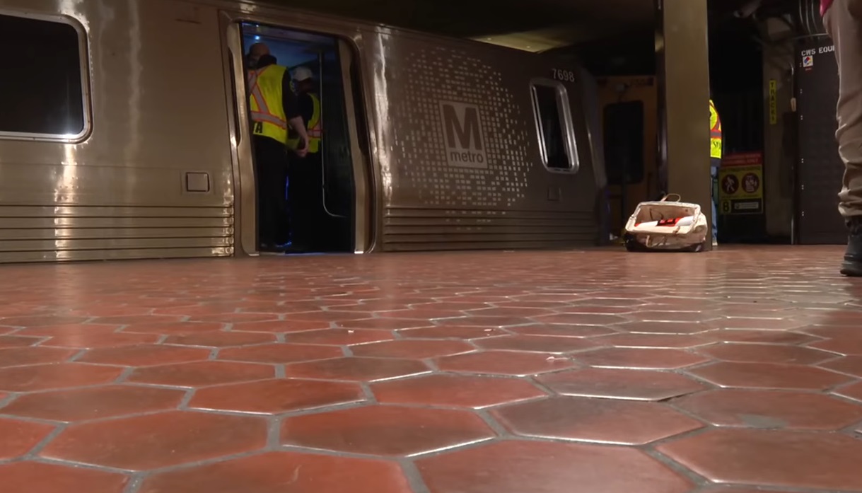 Vaşinqtonda metroda qəza - Çoxlu yaralı var (FOTO)