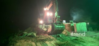 Ağcabədidə zədələnmiş bəndin bərpası işləri davam edir (FOTO)