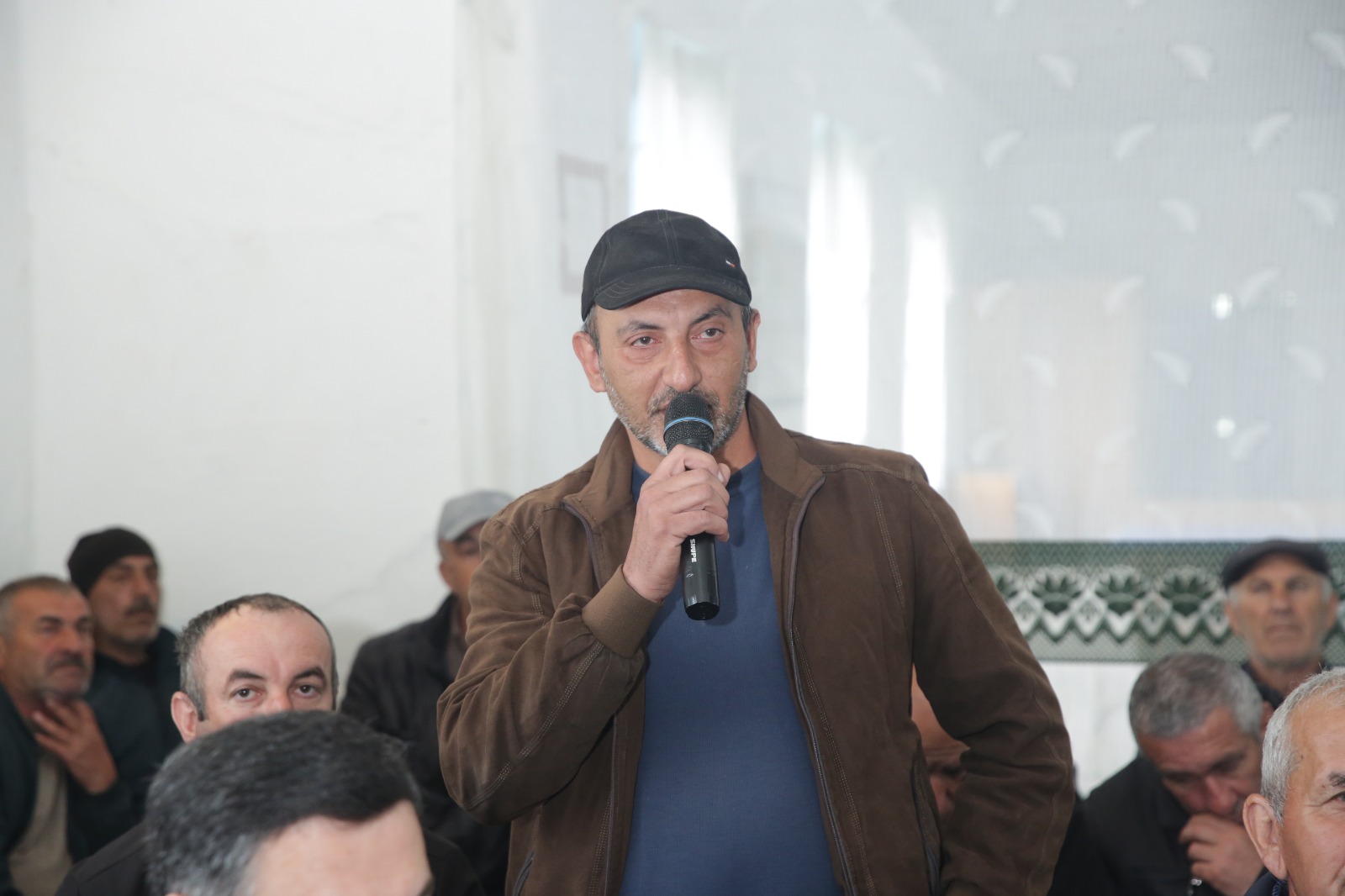 Xaçmazın Xanoba kəndində sakinlərin müraciətləri ilə bağlı konkret tapşırıqlar verilib (FOTO)