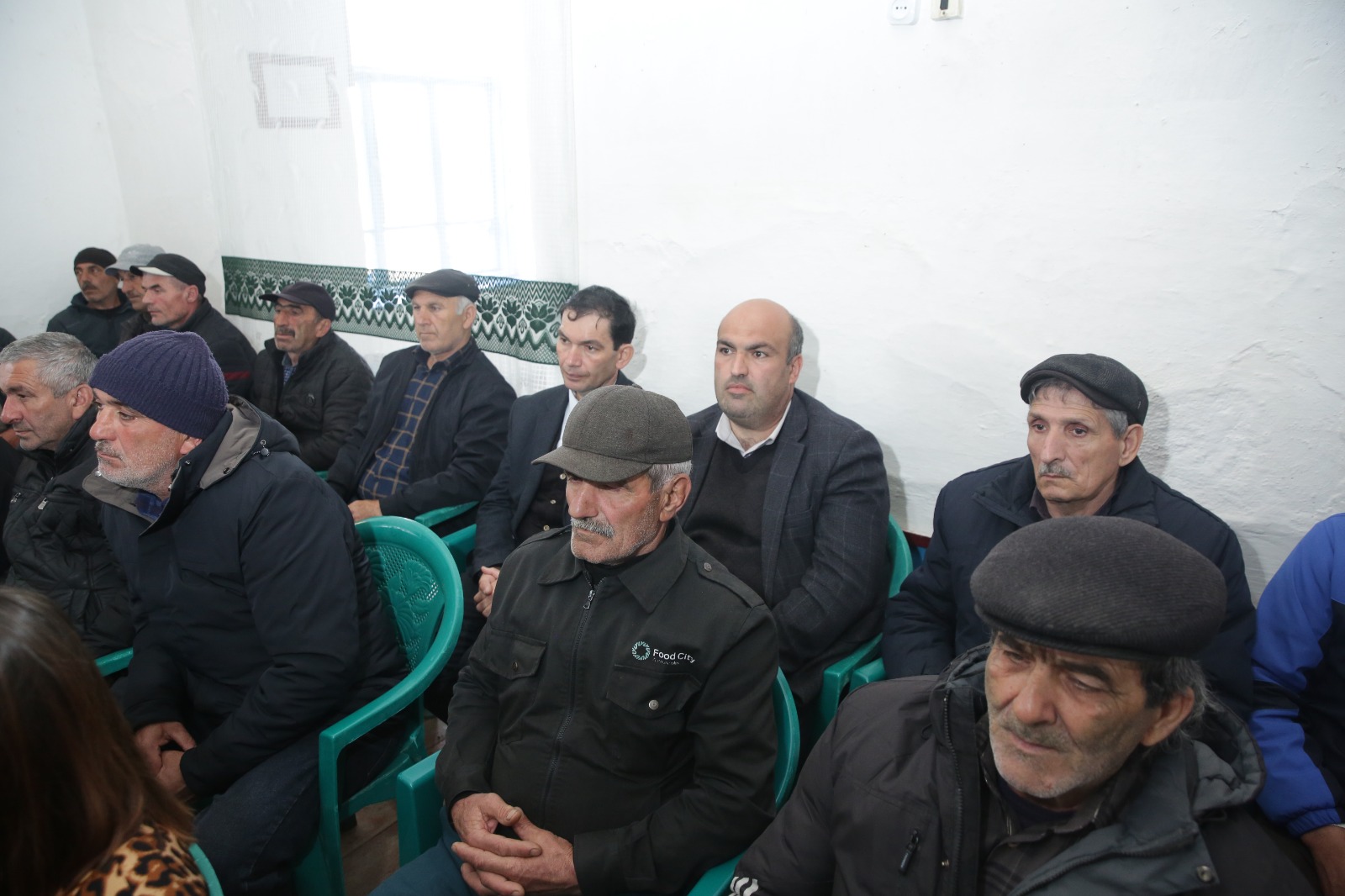 Xaçmazın Xanoba kəndində sakinlərin müraciətləri ilə bağlı konkret tapşırıqlar verilib (FOTO)