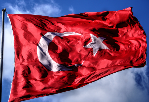 İrəvanda radikalizm mesajı: Bayraq yandırılması Ermənistan cəmiyyətində təhlükəli meyillərin göstəricisidir