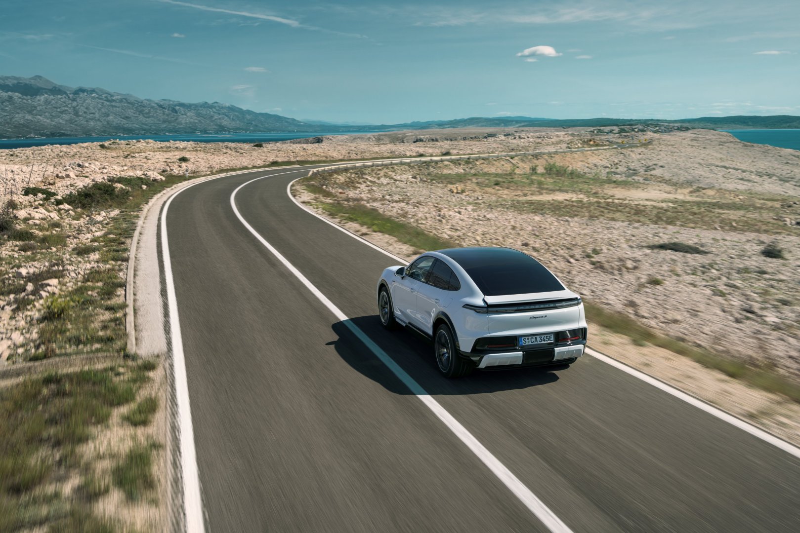 Porsche SUV model sırasını genişləndirir (FOTO)