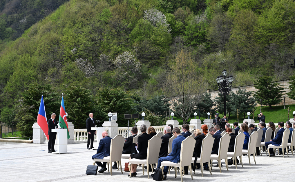 Prezident İlham Əliyev və Çexiyanın Baş naziri Andrey Babiş mətbuata bəyanatlarla çıxış ediblər (FOTO)