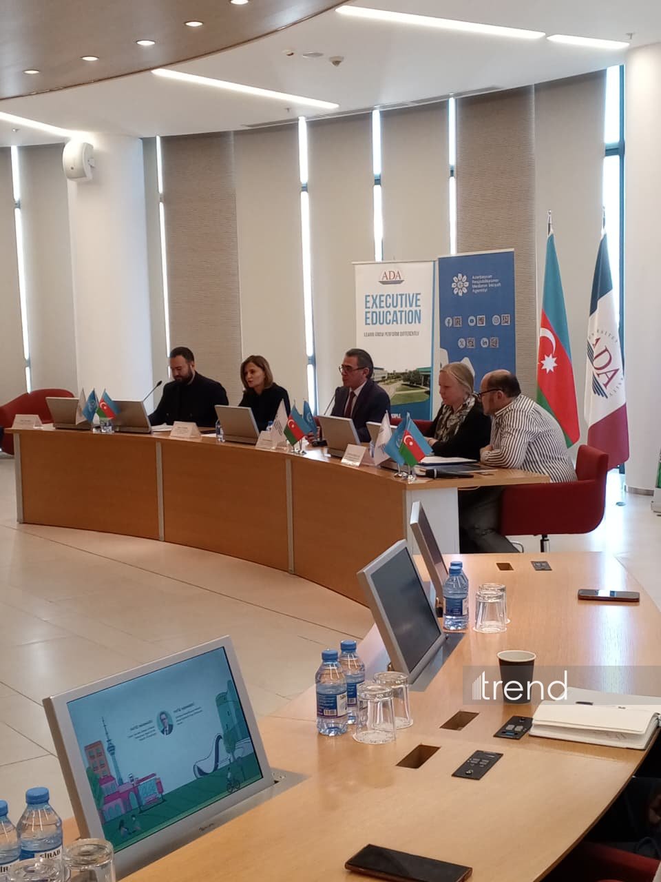 WUF13 ərəfəsində Bakıda jurnalistlər üçün növbəti məlumatlandırma sessiyası təşkil olunub (FOTO)