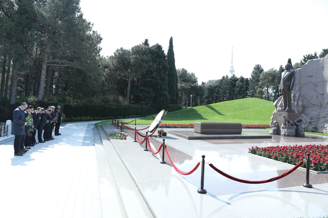 Səhiyyə Nazirliyinin rəhbərliyi akademik Zərifə Əliyevanın əziz xatirəsini böyük ehtiramla yad ediblər (FOTO)