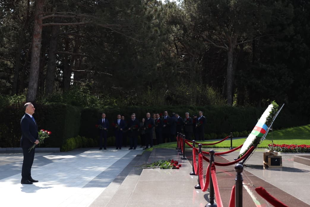 Səhiyyə Nazirliyinin rəhbərliyi akademik Zərifə Əliyevanın əziz xatirəsini böyük ehtiramla yad ediblər (FOTO)