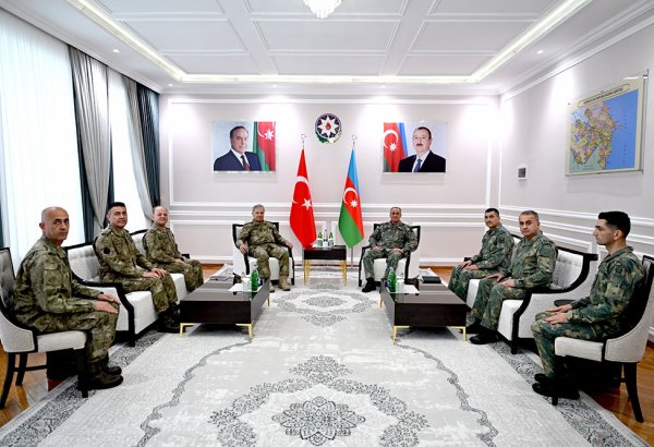 Hikmət Mirzəyev türkiyəli generalla görüşdü (FOTO)