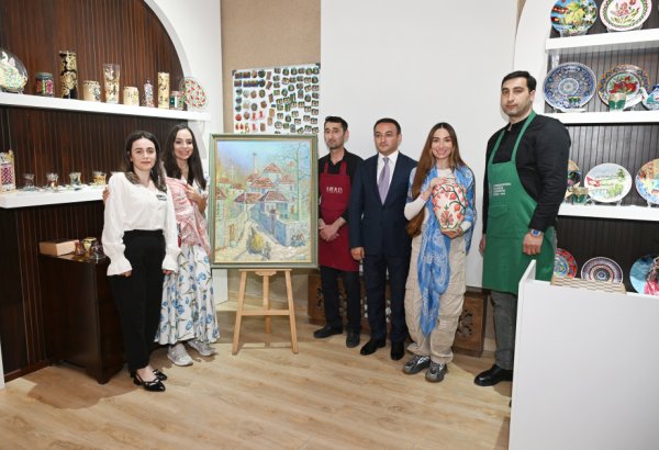 Leyla Əliyeva və Arzu Əliyeva Şəkidə “ABAD” Keramika və Tətbiqi Sənət Mərkəzi ilə tanış olublar (FOTO)