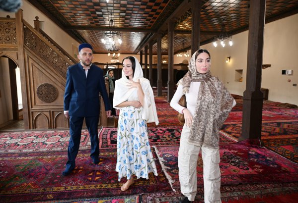 Leyla Əliyeva və Arzu Əliyeva Şəkidə Xan məscidini ziyarət ediblər (FOTO)