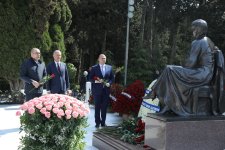 Səhiyyə Nazirliyinin rəhbərliyi akademik Zərifə Əliyevanın əziz xatirəsini böyük ehtiramla yad ediblər (FOTO)