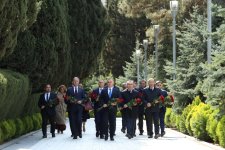 Səhiyyə Nazirliyinin rəhbərliyi akademik Zərifə Əliyevanın əziz xatirəsini böyük ehtiramla yad ediblər (FOTO)